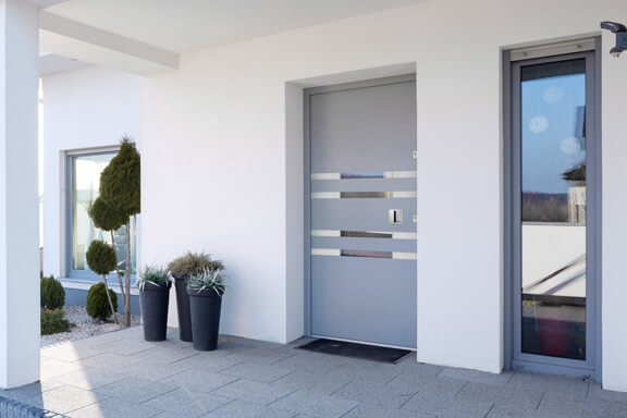 Außenansicht Nebeneingangstür